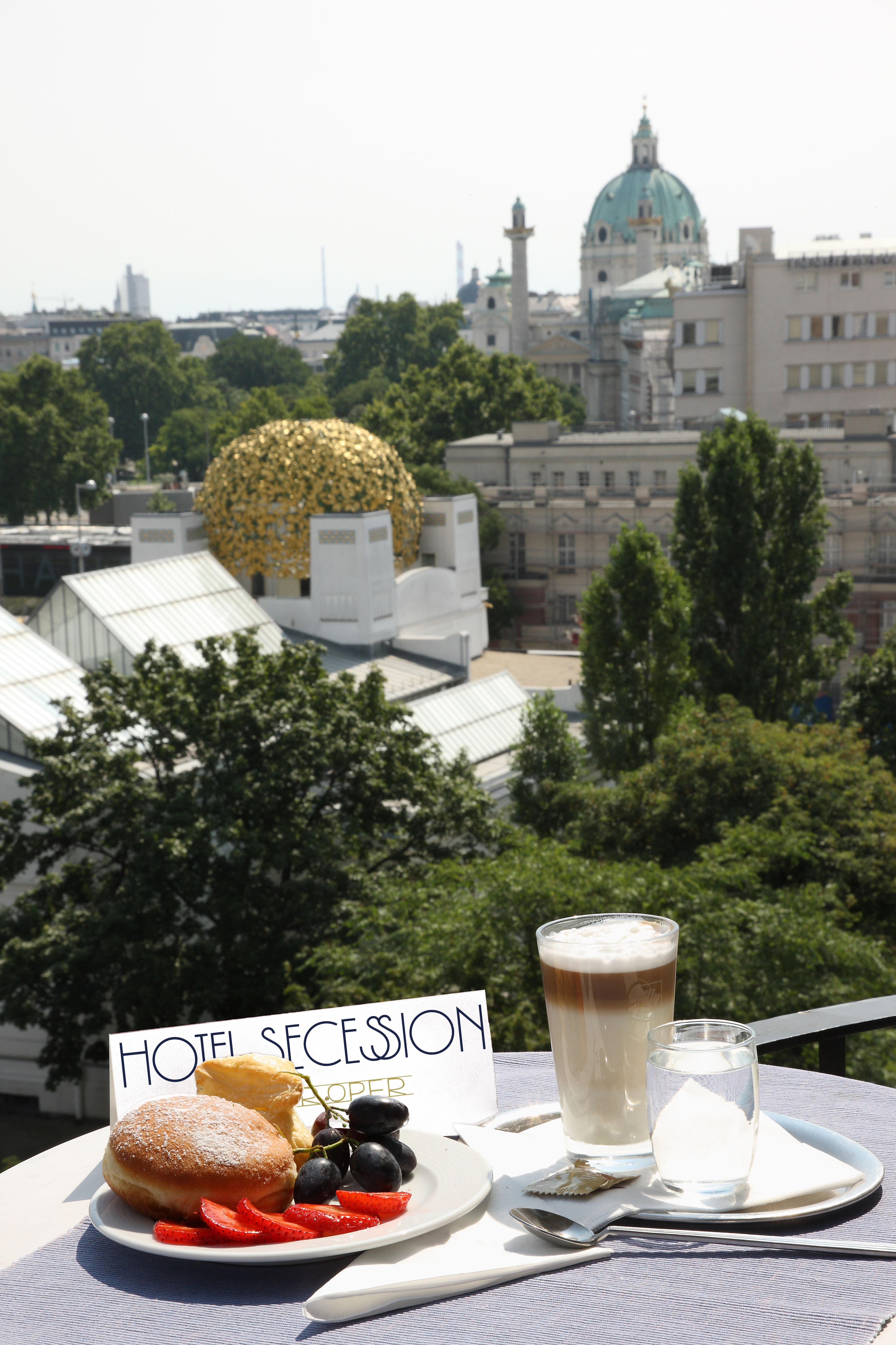 Secession An Der Oper Wien