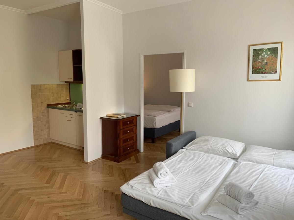 Secession An Der Oper Wien