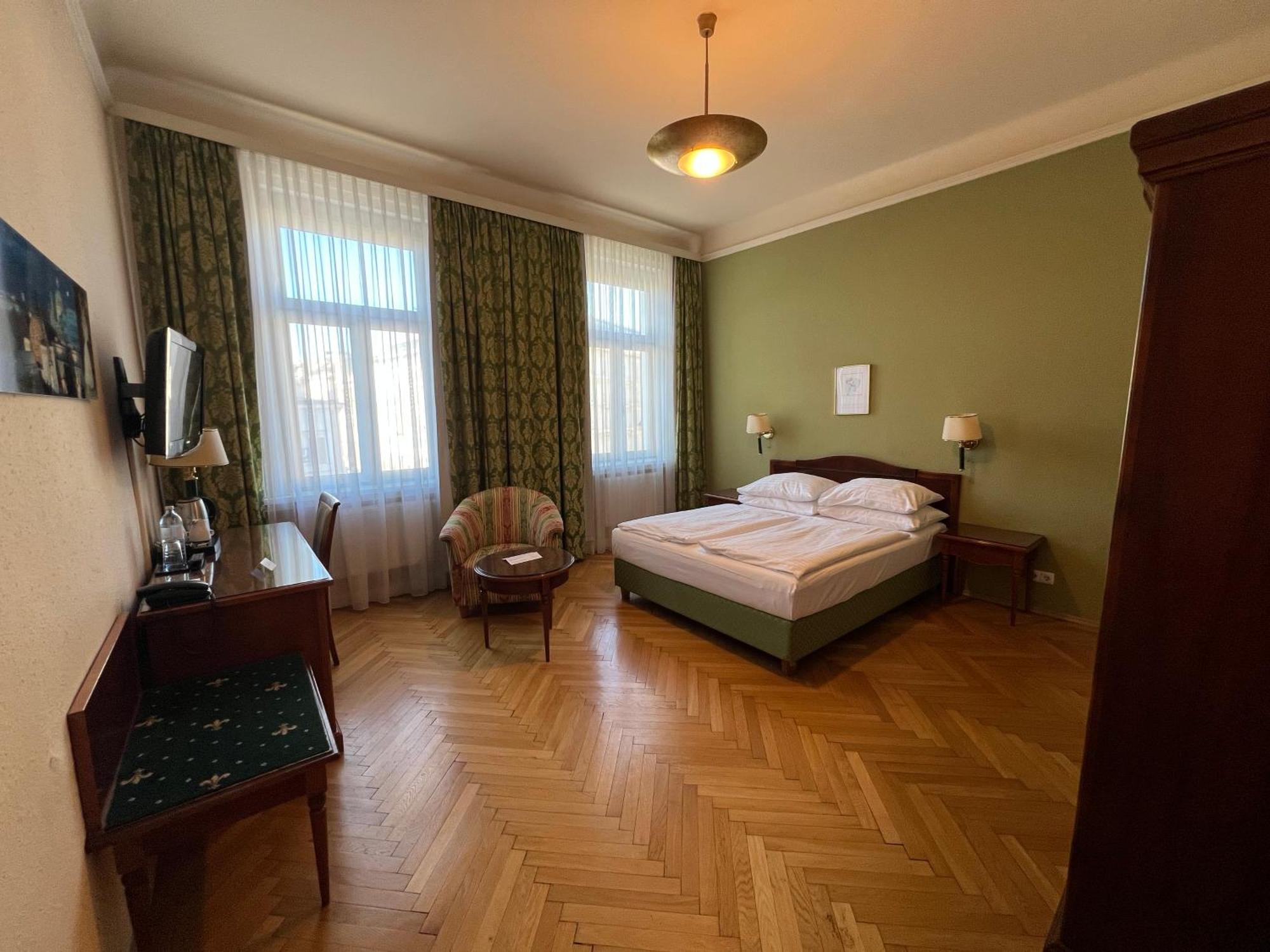 Secession An Der Oper Wien